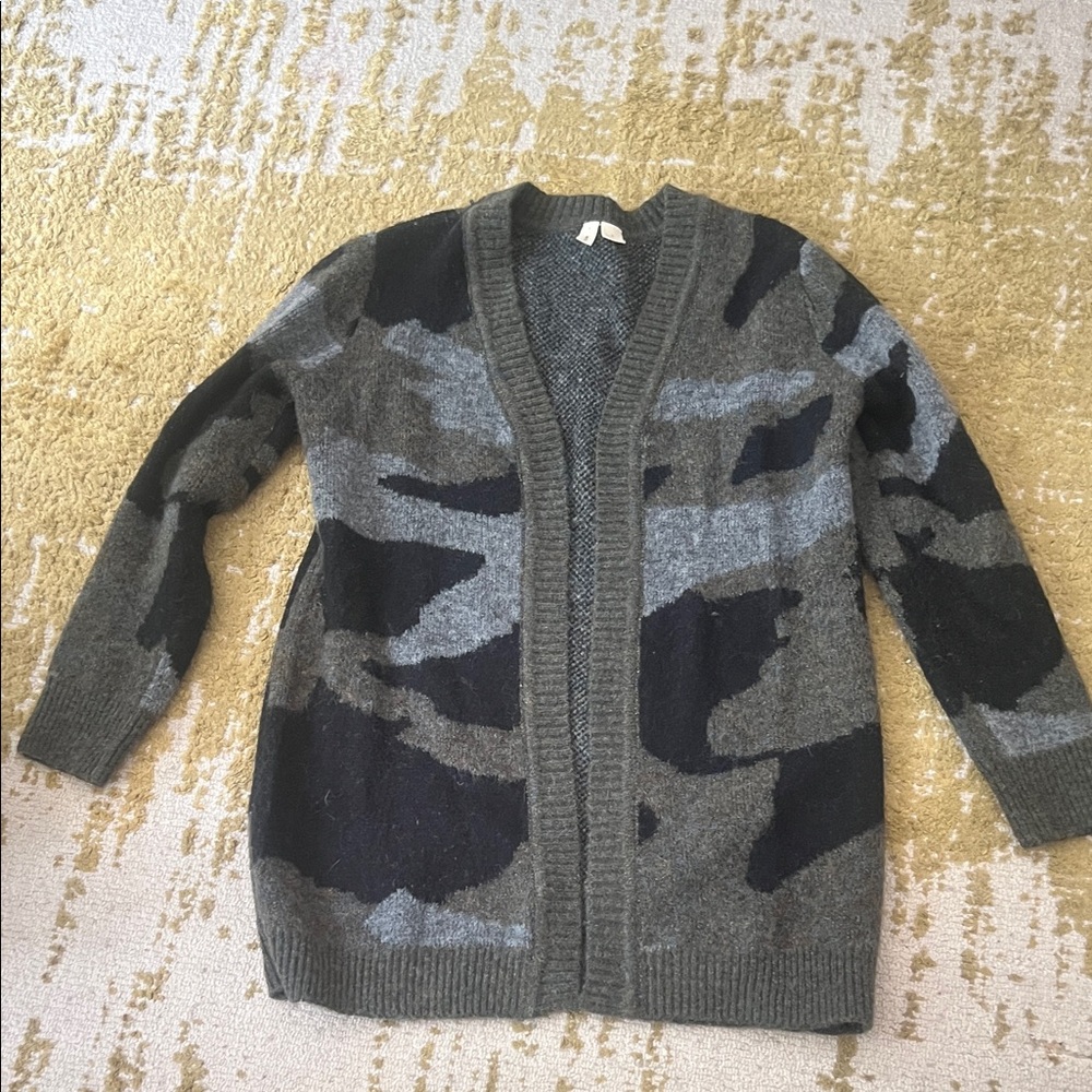 Camouflage anthropologie cardigan green and grey Sweater small